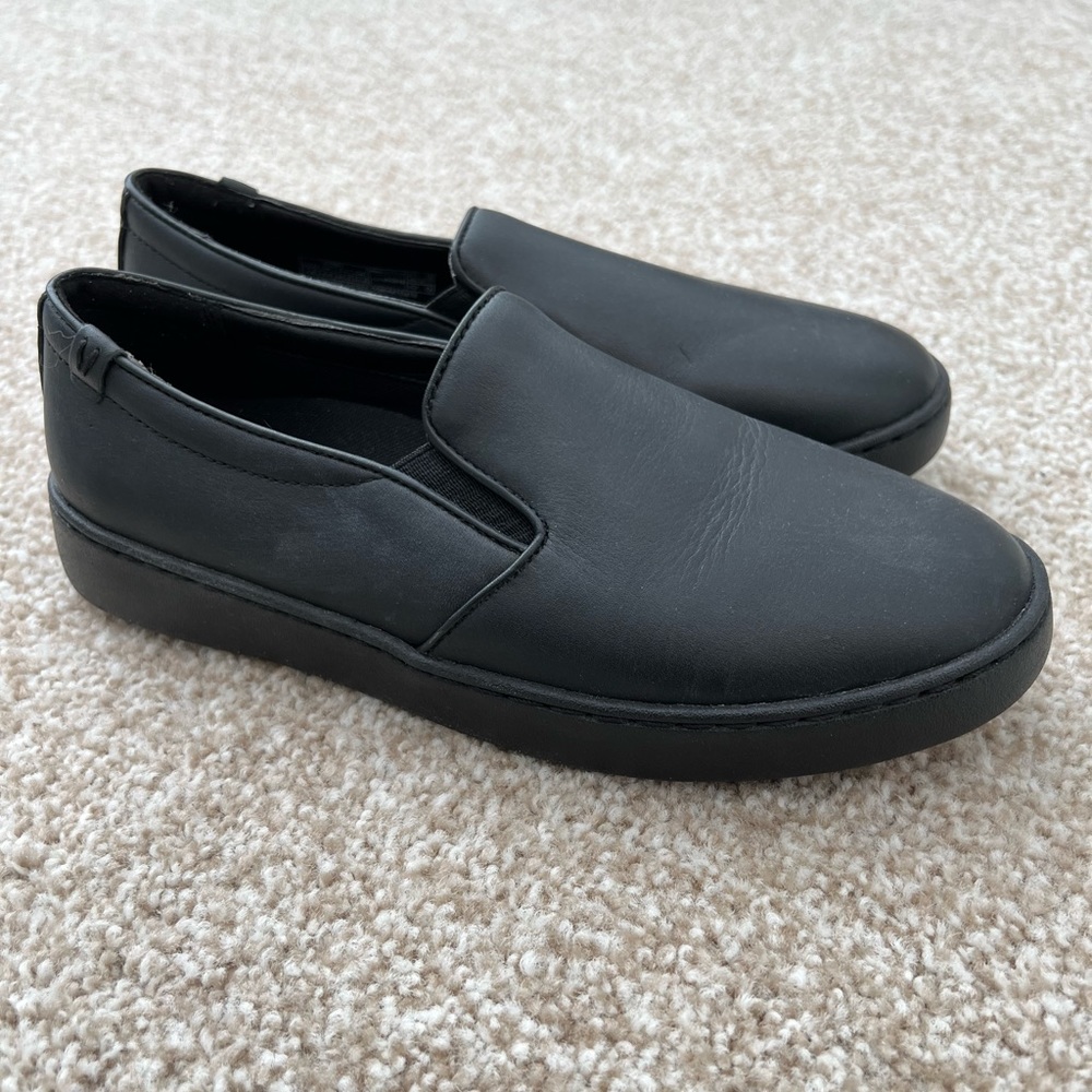 Vionic black slip-on shoes. Sz 7.5. NWOT.